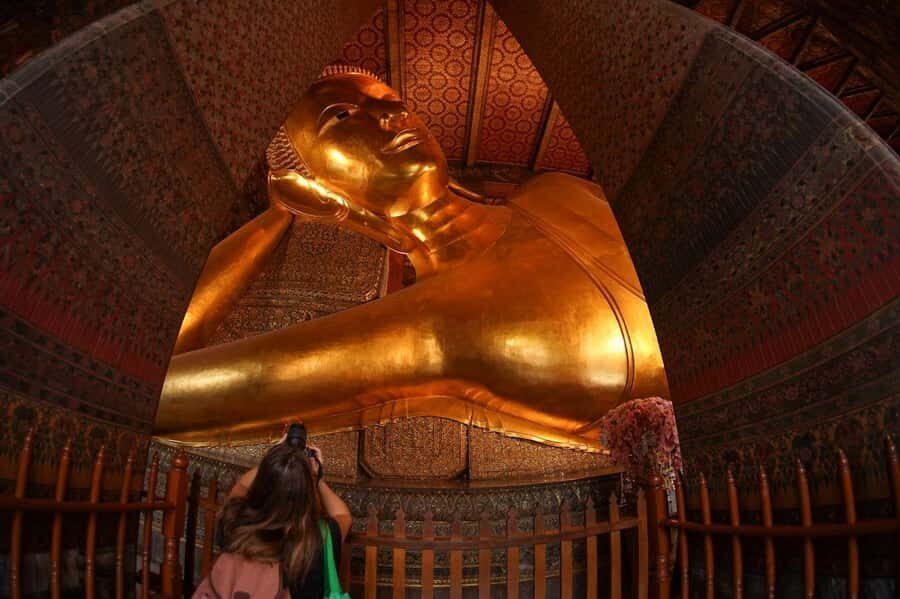 Shared Tour: Wat Pho, Wat Traimit and Wat Benchamabophit - Pak Khlong Talat: The 15-Minute Flower Market Break