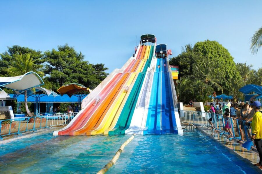 Siam Amazing Park: Water Park Ticket and Buffet Lunch - When the day feels crowded versus when it feels easy