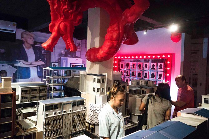 Skip the Line: Patpong Museum Guided Tour - The Patpong bar refreshment: a calm moment before the nightlife preview