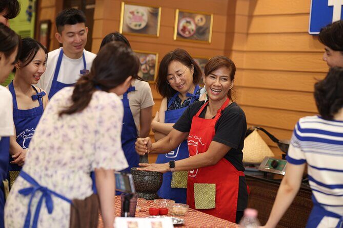 Sompong Thai Cooking School - The 4-dish plan: main dishes, dessert, and practical technique