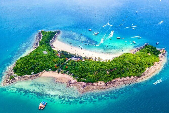 Speedboat Tour From Pattaya to Koh Larn Coral & Sak Island - The feel of this day trip: action with island breathing room