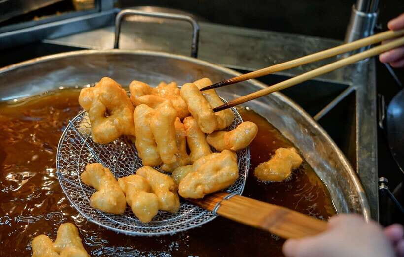 Taste of Bangkok: A 3-Hour Chinatown Food Feast - Yaowarat After Dark: What the 3-Hour Chinatown Food Feast Feels Like
