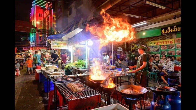 Taste of Bangkok: A 3-Hour Chinatown Food Feast - Guides Make the Difference: Na and Peak as the Example