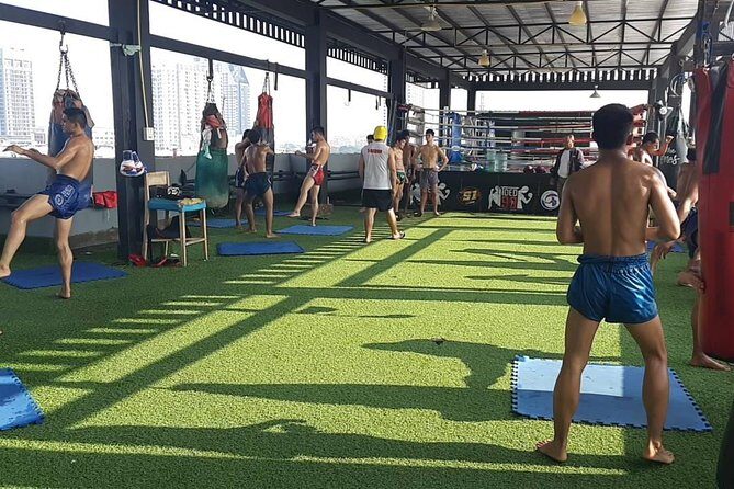 Thai Boxing Lesson, family and Kids Friendly - Watching Fighters Train First: The Quick Reality Check
