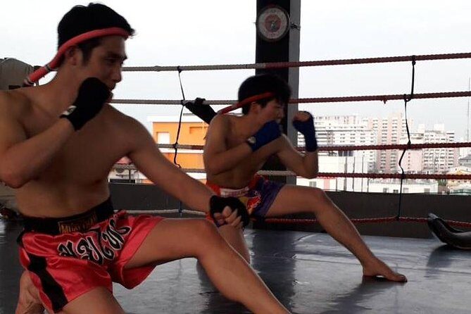 Thai Boxing Lesson, family and Kids Friendly - Step-by-Step Flow: From Meeting to Warm-Up
