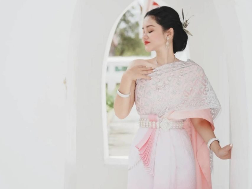 Thai Costume Rental - What you actually get: costumes for women and men plus accessories
