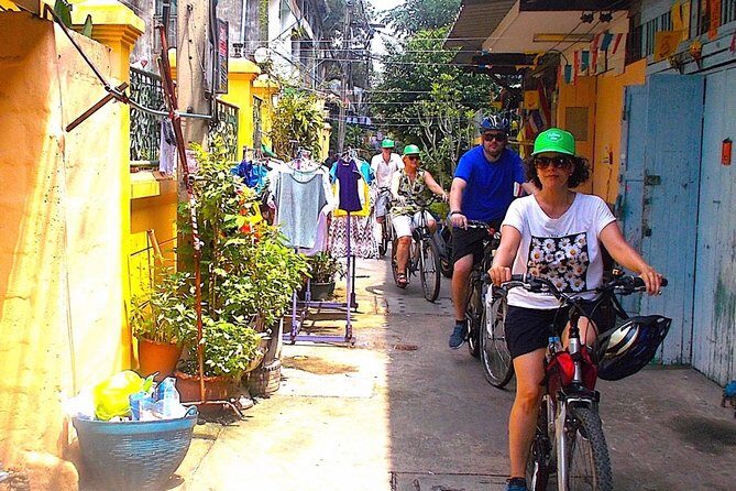Thai Culture and Local Life 4- Hour Bangkok Bike Tour - Stop 1: Horseshoe Shrine and the Moment of Offering