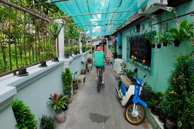Thai Culture and Local Life 4- Hour Bangkok Bike Tour - Stop 6: Wat Kalayanamit Varamahavihara and the Largest Seated Buddha Angle