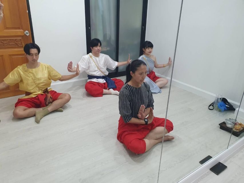 Thai Dance Class - Dressing the Part: Traditional Thai Clothes and Full Accessories