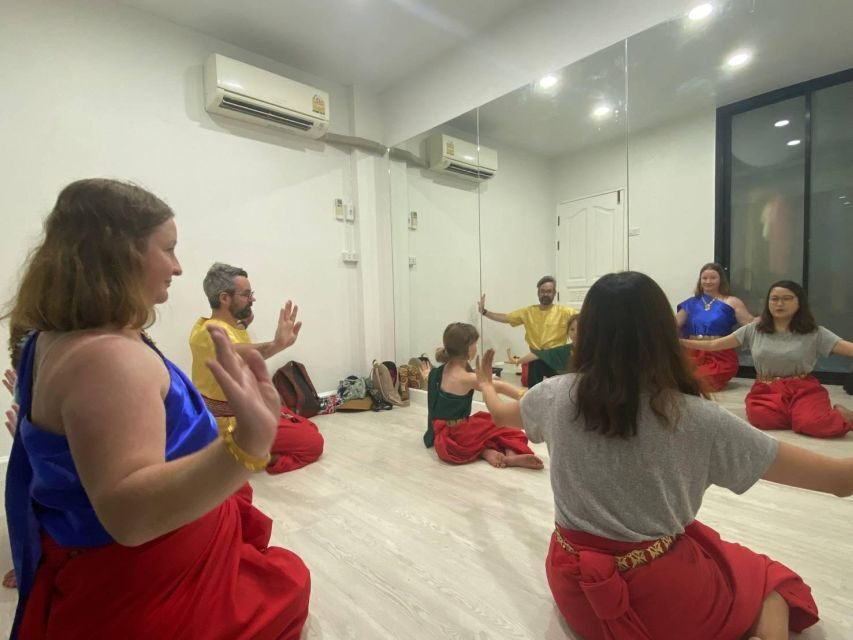 Thai Dance Class - Thai Dance History Before You Move