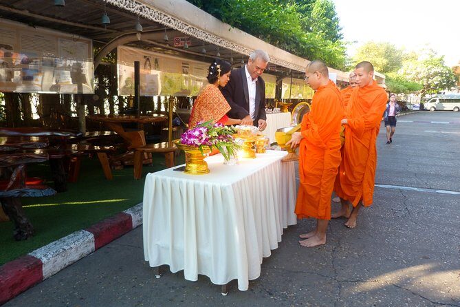 Thai Wedding ceremony (Bangkok) - The Old Town photo shoot: short, guided, and temple-focused