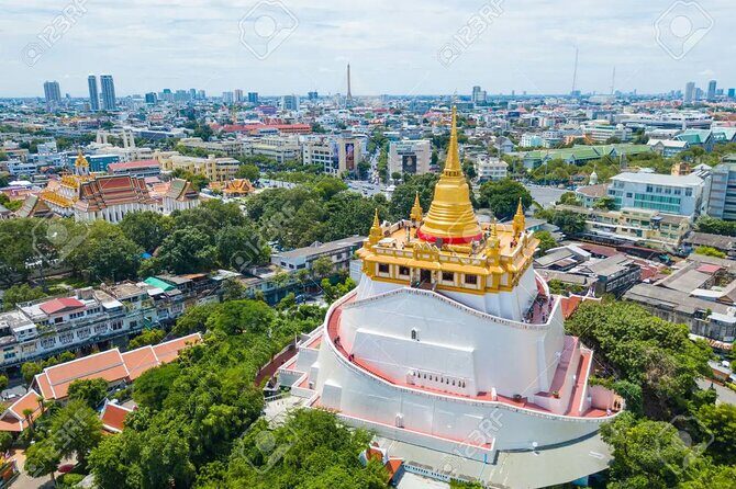 The Best Bangkok Temples - Wat Traimit in Chinatown: the Golden Buddha centerpiece