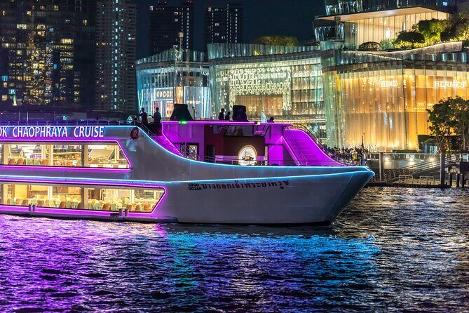 The Newest Luxury 5 Star Bangkok Chaophraya Dinner Cruise - Entering Asiatique at 8:00 pm: how the night starts