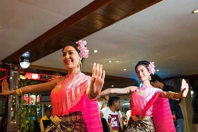 The White Orchid: Chao Phraya Dinner Cruise Experience - Seating tips: pre-assigned places and how to improve your odds