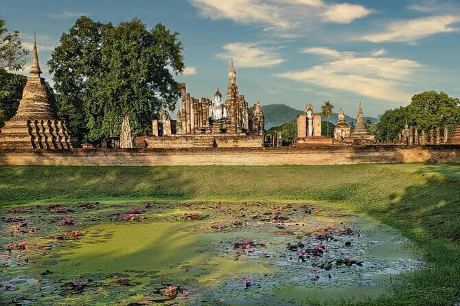 Three Temple Ayutthaya Tour with Scenic Boat Ride - Wat Phra Ram and Bueng Phra Ram Park: Towers, Lake Air, and Photo Breaks