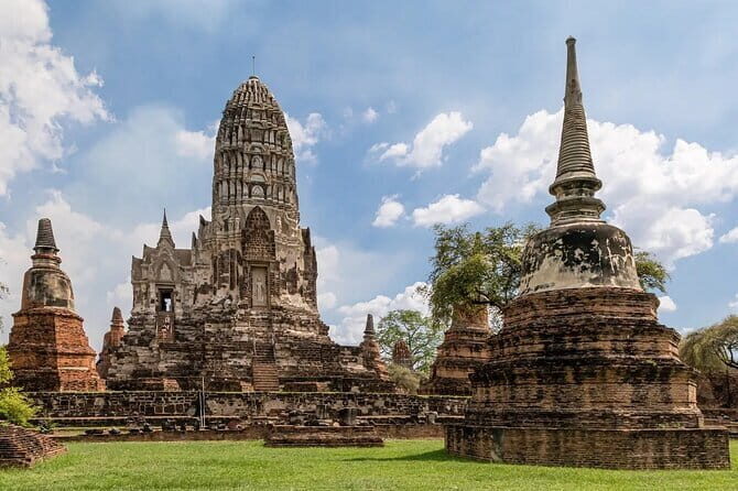 Three Temple Ayutthaya Tour with Scenic Boat Ride - Meeting Point and Group Size: What Your 4–5 Hours Really Looks Like