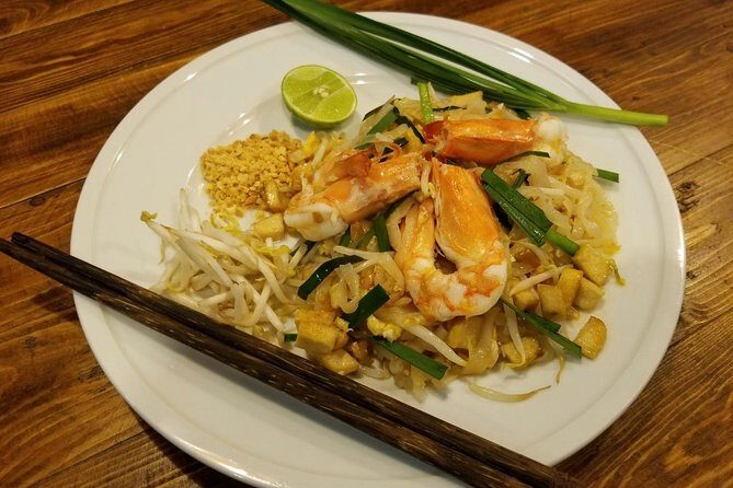 Tingly Thai Cooking School Evening Class - Why the teachers make the class: English/Thai help and real momentum