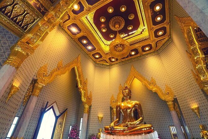 Top 3 Bangkok Temples: Multilingual Private Tour [EN,ES,DE,IT,FR] - The smart bonus stops: Chinatown, Ananta Samakhom, and Chitralada