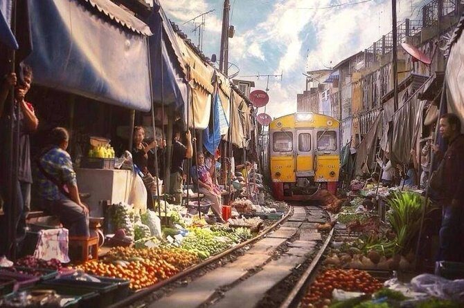 Train Market and Floating Market half day tour - Market behavior tips: bartering and buying without stress