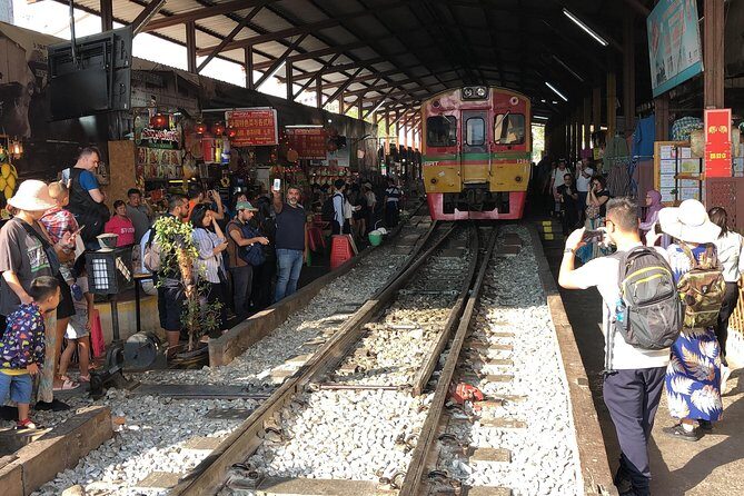 Train Market and Floating Market half day tour - Who should book this tour?