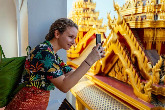 Treasures of Bangkok: Buddhism & Monks Private Tour - Private guide approach: questions, rituals, and photo help