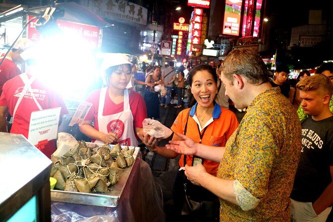 Tuk Tuk Bangkok Private Tour: WW2 Pad Thai, 360-Viewpoint, Chinatown (Pickup) - Pak Khlong Flower Talad: watching garland-making at Bangkok’s 24-hour market
