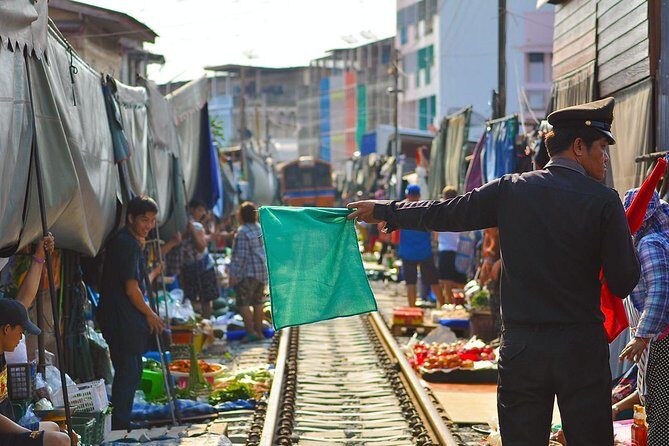Unique Bangkok Markets: Train Market & Floating Market Adventure - Transfers in Bangkok: Pickup, Air-Con Comfort, and the MBK Drop-Off