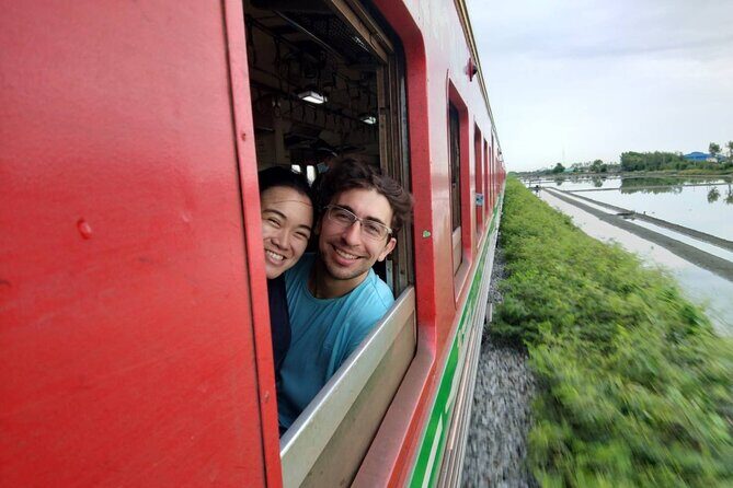 Wheelchair & Luxury Tour to Floating & Railway Markets - Wheelchair and accessibility: what the tour clearly supports