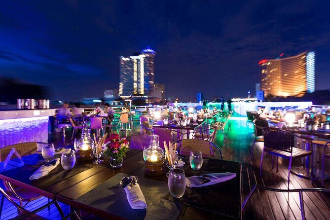 Wonderful Pearl: Bangkok's Dinner Night Cruise - The night route: Rama VIII Bridge, the palace area, and Wat Arun